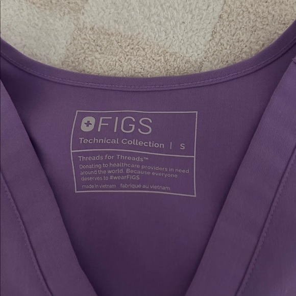 Figs Lavender high waisted joggers & one pocket top - Picture 3 of 4